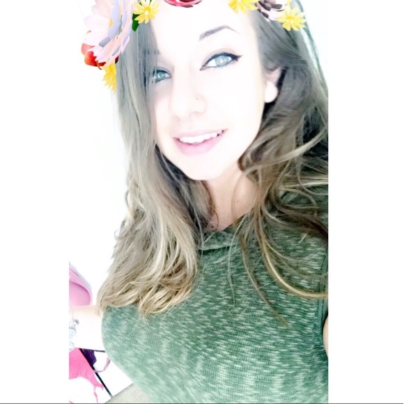 Profile Picture of Alex Weeks (@alexmx) on Poshmark