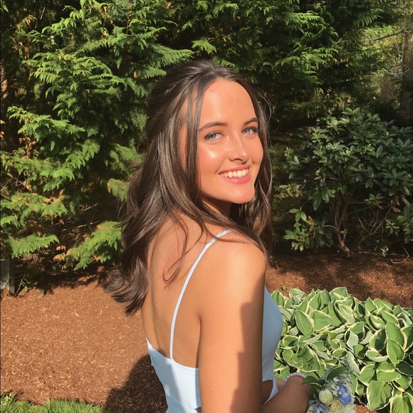 Profile Picture of Isabelle Barrett (@ibarrett) on Poshmark