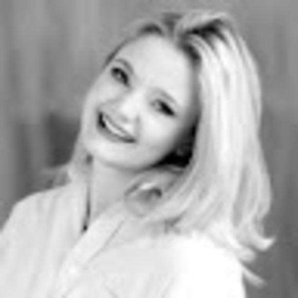 Profile Picture of Bela Karwatowicz (@belakarw) on Poshmark