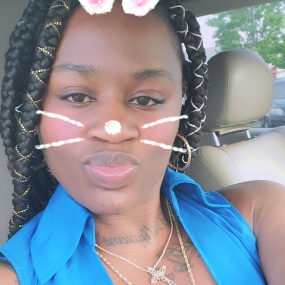 Profile Picture of Toya Davis (@tcutie1) on Poshmark