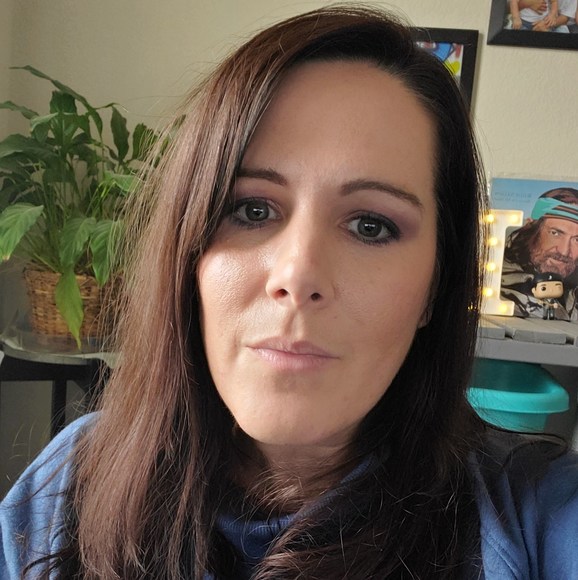 Profile Picture of Ashleigh Adams-pettijohn (@apj81) on Poshmark
