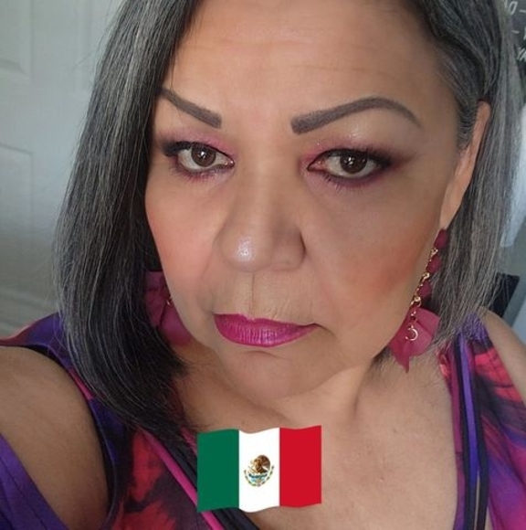 Profile Picture of Yolanda Olivas (@yoli67577) on Poshmark