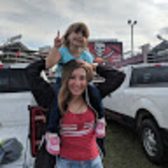 Profile Picture of Mikenna Cerone (@mikennac03) on Poshmark