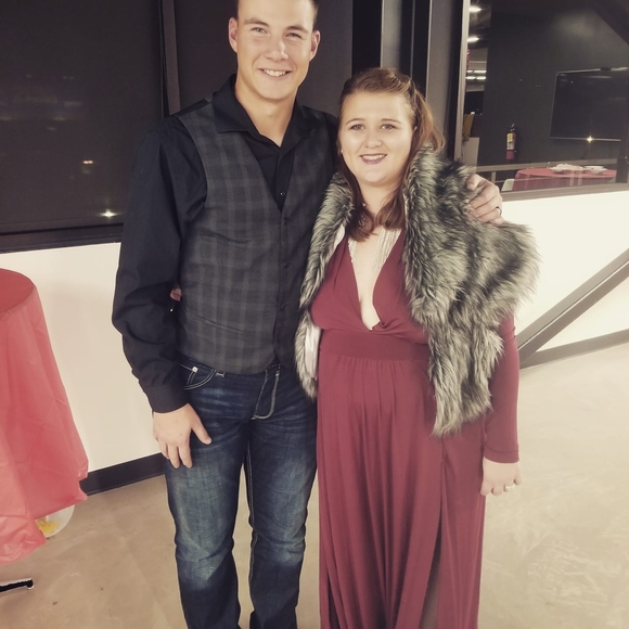 Chelsey Harmeson - Poshmark Profile Picture of Chelsey Harmeson (@chels5353) on Poshmark