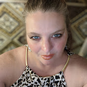 Profile Picture of Mandie Muehlhausen (@bedouingirl) on Youtube