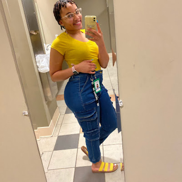 Profile Picture of Christina Rouser (@christinarouser) on Poshmark