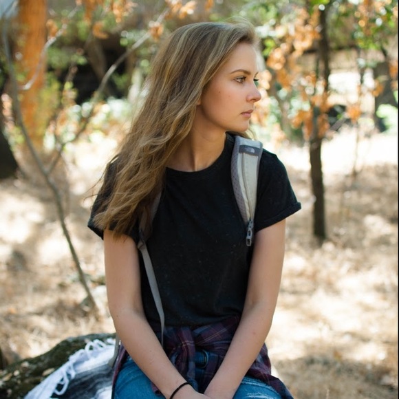 Profile Picture of Julia Thompson (@julia_mari) on Poshmark