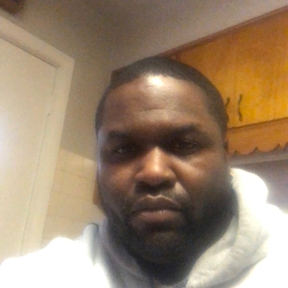 Profile Picture of James Rutherford (@kingjayrut) on Poshmark