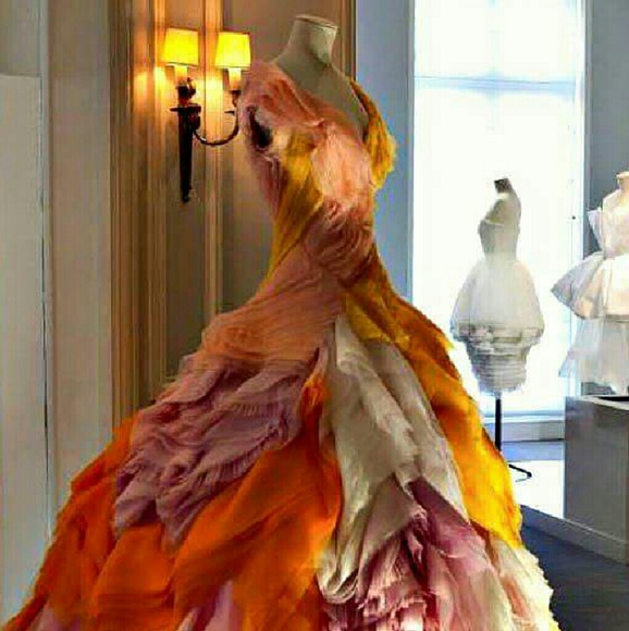 Profile Picture of Hazel Kim (@ouiwings) on Poshmark