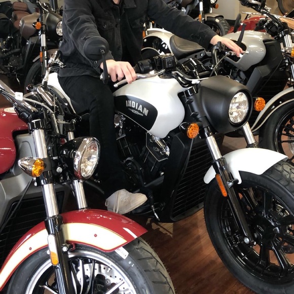 Chandler Harris - Poshmark Profile Picture of Chandler Harris (@chan88841) on Poshmark