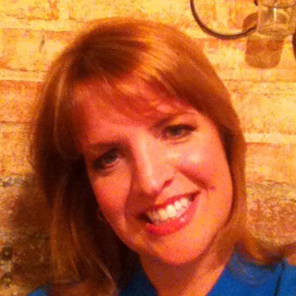 Profile Picture of Amy Pithan (@amypithan) on Poshmark