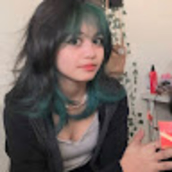 Profile Picture of Mckaila Arboleda (@mckailaarboleda) on Poshmark