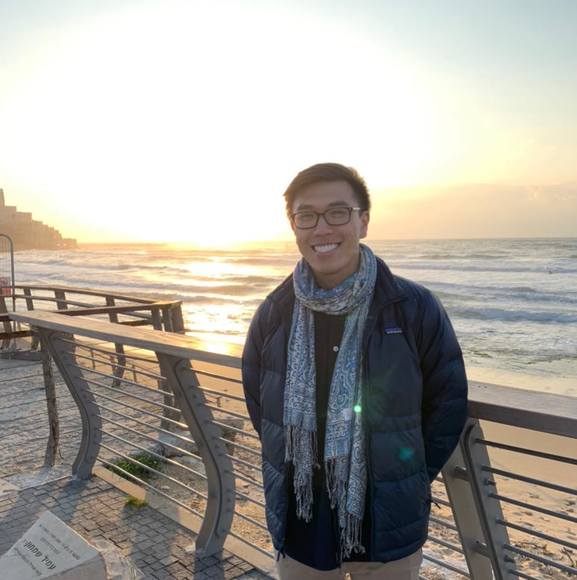 Profile Picture of David Huang (@dhuang1024) on Poshmark