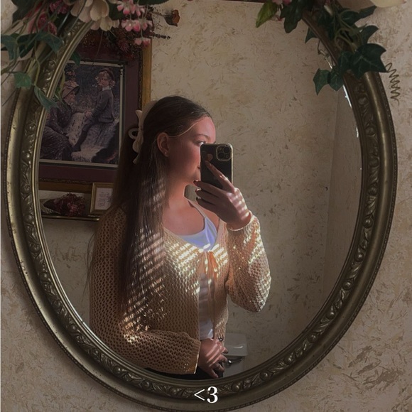 Profile Picture of Isabelle White (@isabellew525) on Poshmark