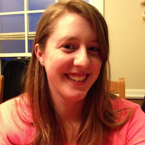 Profile Picture of Gretchen Hommrich (@gelaina94) on Poshmark