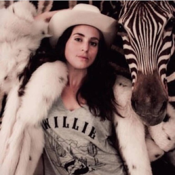 Profile Picture of Amy Tyndell (@amypt) on Poshmark