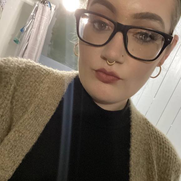 Profile Picture of Ashley-nicole Julien (@ashleynicolej20) on Poshmark