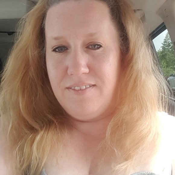 Profile Picture of Robin Pilchak (@pilchakr) on Poshmark