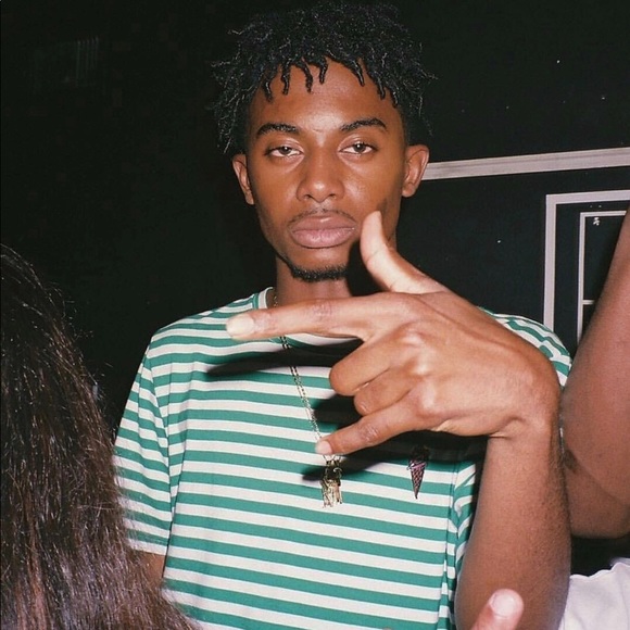 Profile Picture of Aaron Fitts (@lilbwoy) on Poshmark