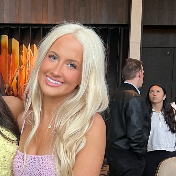 Profile Picture of Sophia Griffiths (@sophgriff) on Poshmark