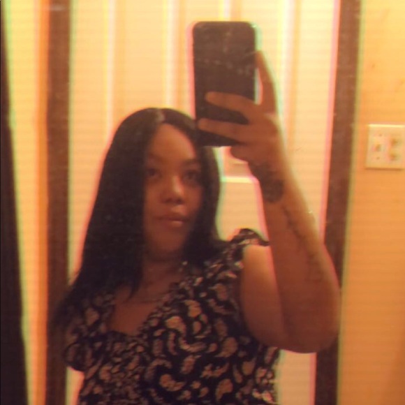 Profile Picture of Naya Marshall (@janayaunique) on Poshmark