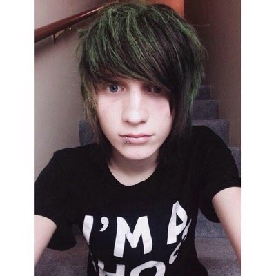 Profile Picture of Valerie (@Valerie_Quinn12) on Twitter