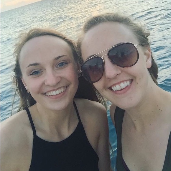 Profile Picture of Amber Rosberg (@arosberg) on Poshmark