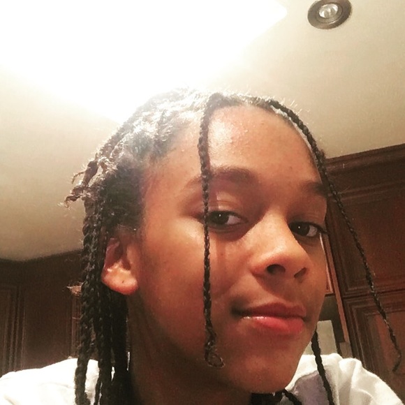 Profile Picture of Oceane Deschambeault (@oceane0280) on Poshmark