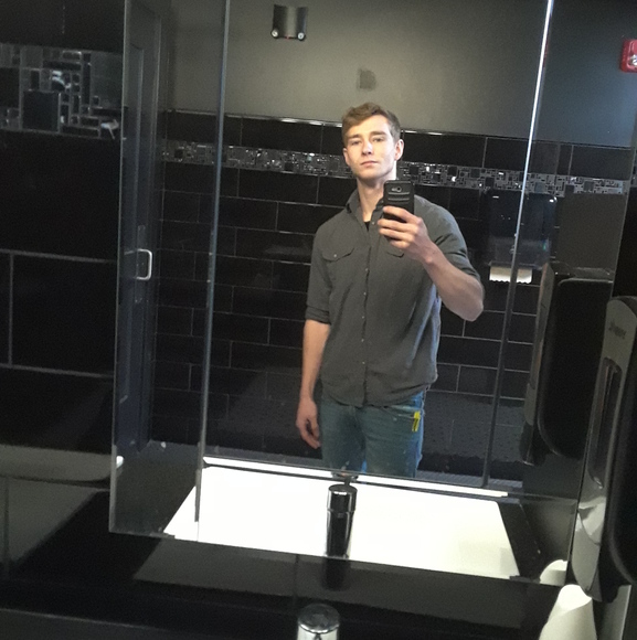 Profile Picture of Jeff Saunders (@jeffsaunders674) on Poshmark