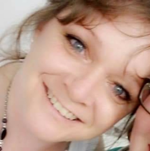 Profile Picture of Shelli Smith (@forkeepsaks) on Poshmark