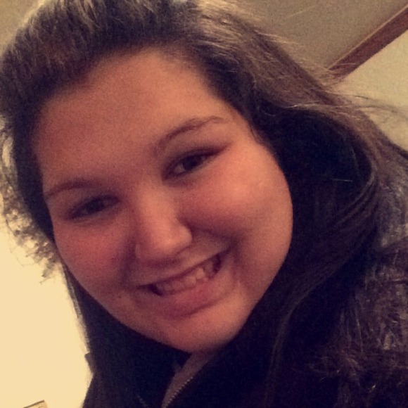 Profile Picture of Rachel Barnes (@rachelbarnes) on Poshmark