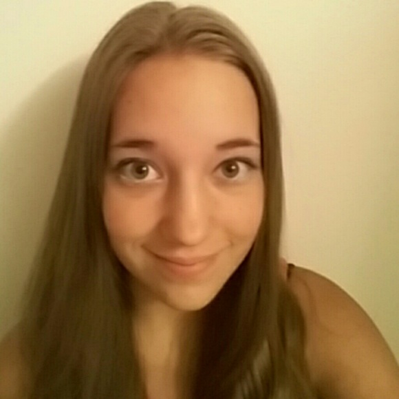 Profile Picture of Natalie Kearce (@nats_account) on Poshmark