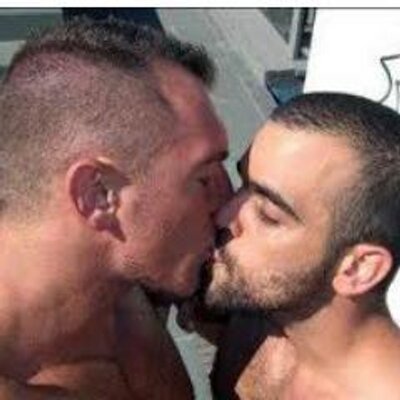 Profile Picture of Leo Choy (@leeosax_69) on Twitter