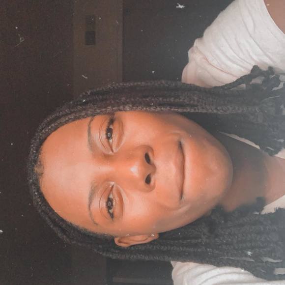 Profile Picture of Ladaysha Ray (@rayamarr98) on Poshmark