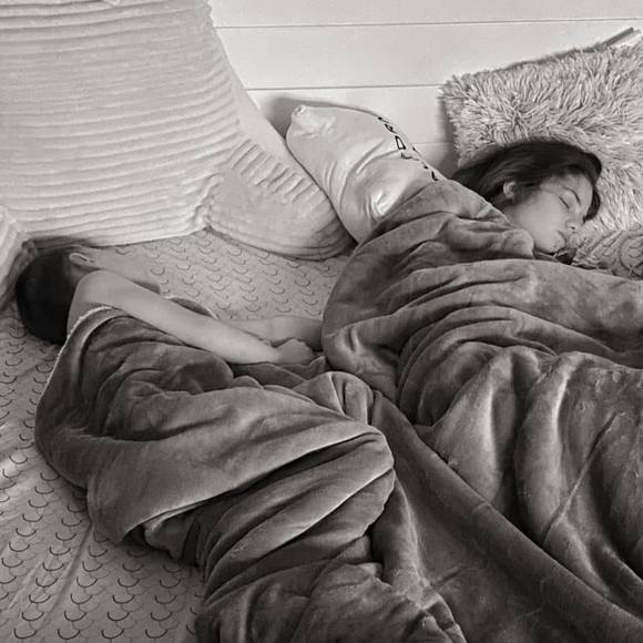 Profile Picture of Ashley Murzyn (@mommymurzyn) on Poshmark