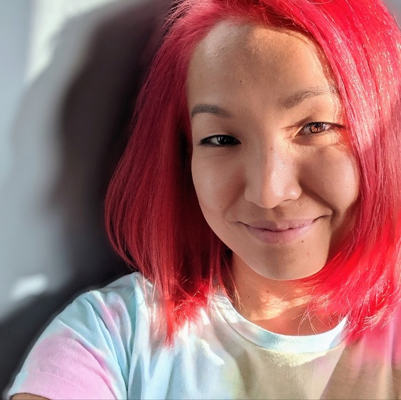 Profile Picture of Yifan Luo (@otterchoy) on Poshmark