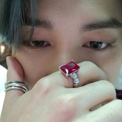 Profile Picture of Adri⁷  💜 BLM (@in7erludeshadow) on Twitter