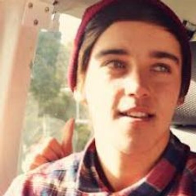 Profile Picture of Luke Brooks♔ (@Sit_D0wn_Slut) on Twitter