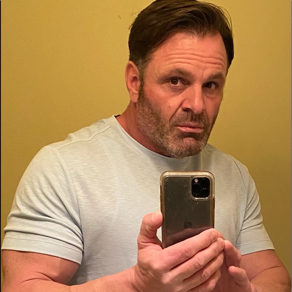 Profile Picture of Mark Gonyea (@mgonyea31) on Poshmark