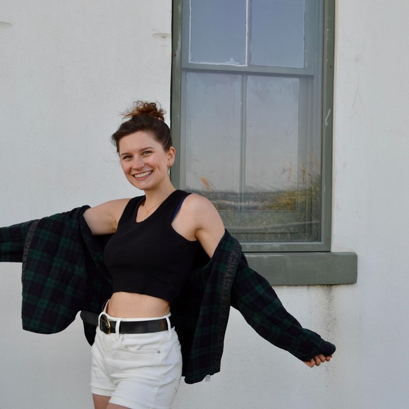 Profile Picture of Eleanor Hulse (@nornorgz) on Poshmark