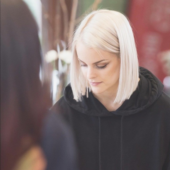 Profile Picture of Hailey Gubbels (@haileygubbs) on Poshmark