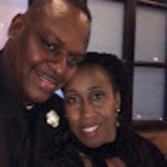 Profile Picture of Candice Bates (@candice_bates) on Poshmark