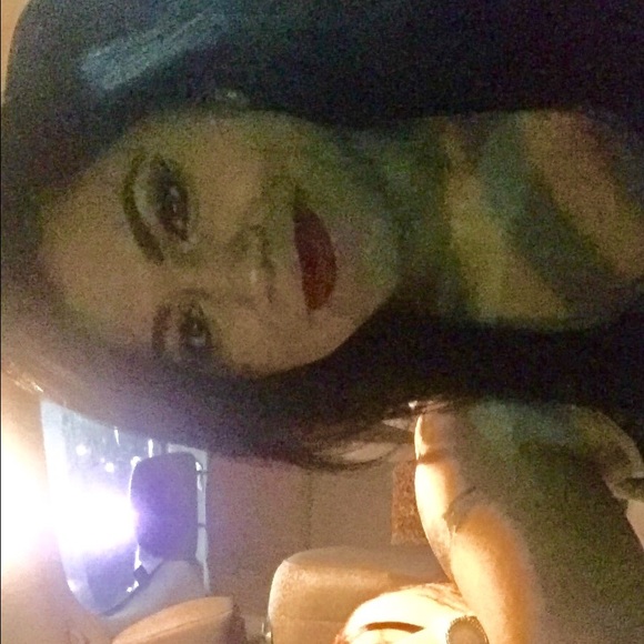Profile Picture of Adriana Trinidad (@adriiheart) on Poshmark