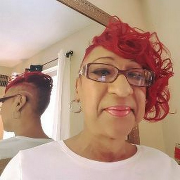 Profile Picture of Tina Cheek (@tcheek47) on Poshmark