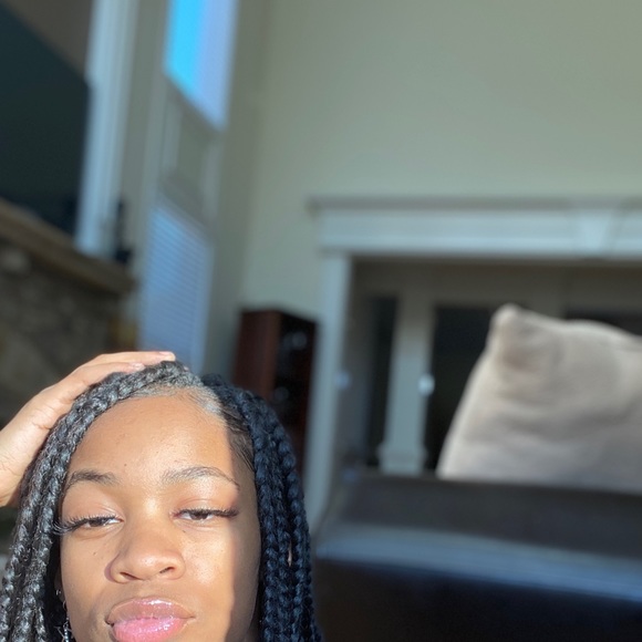 Profile Picture of Krischelle Madden (@krischellem) on Poshmark