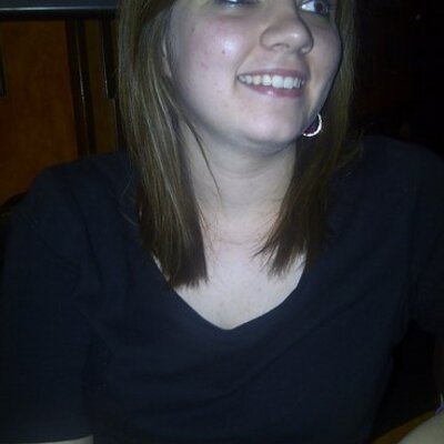 Profile Picture of Amanda Moeller (@mandy_moeller) on Twitter