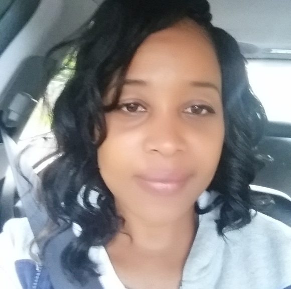 Profile Picture of Kerri Sinclair (@ksinclair77) on Poshmark