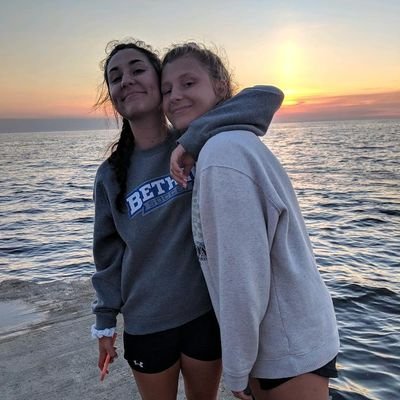 Profile Picture of LORI Lancaster (@lorilanny) on Twitter