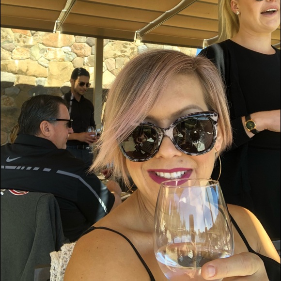 Profile Picture of Carrie Schmidt (@caresue76) on Poshmark