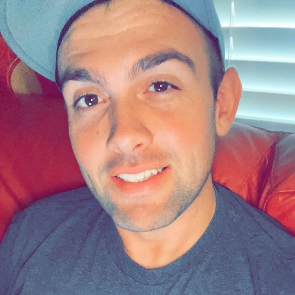 Profile Picture of Chris Kinsey (@chriskinsey345) on Poshmark